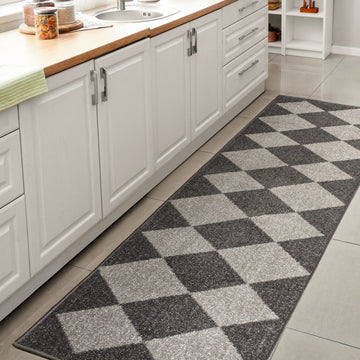Draper Classic Geometric Diamond Pattern Area Rug